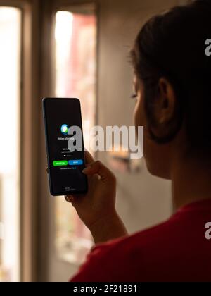 Assam, india - 10 Marzo 2021 : il logo degli incontri Webex sullo schermo del telefono. Foto Stock