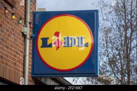 File photo datato 14/01/19 di un negozio Lidl a Crowthorne, Berkshire. Lidl è l'ultimo rivenditore essenziale per rifiutare il cancelliere esteso tariffe aziendali vacanza dopo che i principali rivali del supermercato ha respinto il sostegno la settimana scorsa. Data di emissione: Mercoledì 10 marzo 2021. Foto Stock