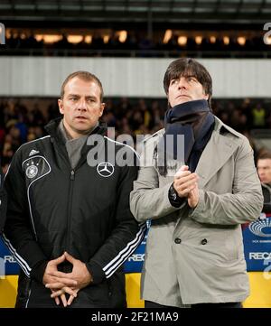 Kiev, Ucraina. 10 marzo 2021. Hans Dieter Flick (Hansi, allenatore FC Bayern Monaco) candidato preferito dopo il pullman nazionale Joachim Jogi LOEW (GER) Archivio foto: Allenatore anteriore, allenatore Joachim 'Jogi' LOEW (BASSO) e assistente allenatore Hans-Dieter 'Hansi' FLICK (GER) calcio amichevole campagna gioco, Ucraina (UKR) - Germania (GER) 3: 3, on 11.11.2011 in Kiev/Ucraina | Usage worldwide Credit: dpa/Alamy Live News Foto Stock