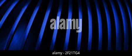 giocattolo blu slinky su sfondo nero Foto Stock