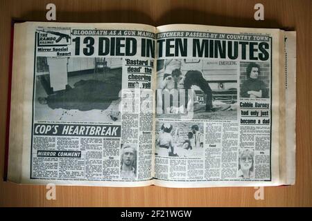 Massacro di Hungerford... pagine anteriori e interne dei giornali 20/Agosto/1987 copia foto David Sandison Foto Stock
