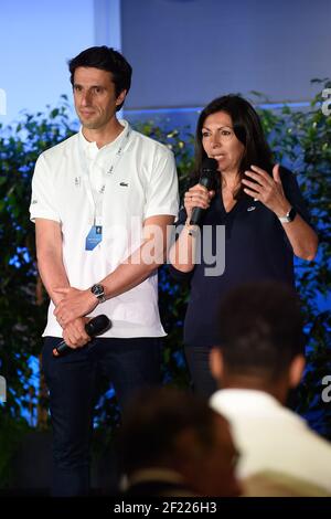 copresidente della candidatura di Parigi 2024 Tony Estanguet, sindaco di Parigi Anne Hidalgo risponde ai media durante il 3° giorno della commissione di valutazione del CIO per visitare Parigi, a Parigi, il 15 maggio 2017 - Foto Jean-Marie Hervio / KMSP / DPPI Foto Stock