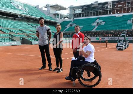 Estelle Mossely, Tony Yoka, Brahim Asloum, Presidente del Comitato Paralimpico francese Emmanuelle Assmann durante la visita dei 2024 siti di Parigi (Roland Garros) in media bus durante il 3° giorno della commissione di valutazione del CIO a visitare Parigi, a Parigi, il 15 maggio 2017 - Foto Jean-Marie Hervio / KMSP / DPPI Foto Stock