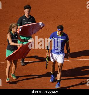 Rafael Nadal compete durante la semifinale maschile del Roland Garros French Tennis Open 2017, il 9 giugno 2017, allo stadio Roland Garros di Parigi, Francia - Foto Philippe Millereau / KMSP / DPPI Foto Stock