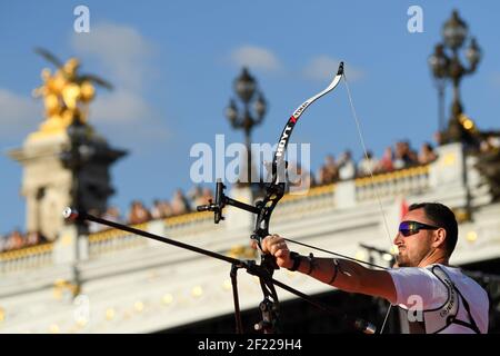 Romain Girouille in Archery durante le Olimpiadi per la candidatura di Parigi 2024, a Parigi, Francia, il 23 giugno 2017 - Foto Philippe Millereau / KMSP / DPPI Foto Stock