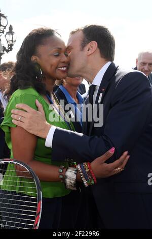 Il Presidente della Repubblica francese Emmanuel Macron e il Ministro dello Sport Laura Flessel durante le Olimpiadi, a Parigi, in Francia, il 24 giugno 2017 - Foto Philippe Millereau / KMSP / DPPI Foto Stock