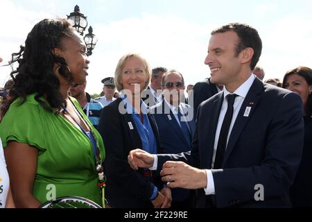 Il Presidente della Repubblica francese Emmanuel Macron e il Ministro dello Sport Laura Flessel durante le Olimpiadi, a Parigi, in Francia, il 24 giugno 2017 - Foto Philippe Millereau / KMSP / DPPI Foto Stock