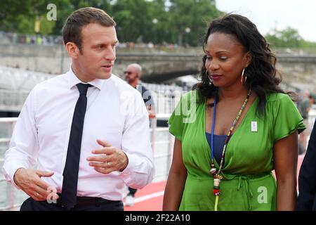 Il Presidente della Repubblica francese Emmanuel Macron e il Ministro dello Sport Laura Flessel durante le Olimpiadi, a Parigi, in Francia, il 24 giugno 2017 - Foto Philippe Millereau / KMSP / DPPI Foto Stock