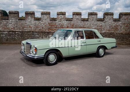 1972 W108 Mercedes 280SE berlina tedesca classica, non restaurata dal Sudafrica Foto Stock