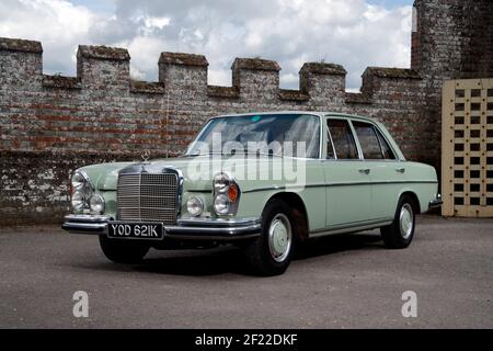 1972 W108 Mercedes 280SE berlina tedesca classica, non restaurata dal Sudafrica Foto Stock