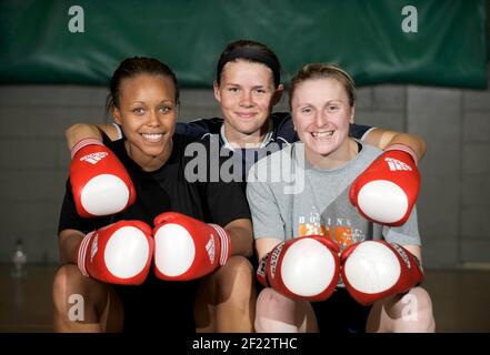 Boxing della donna per le Olimpiadi di Londra. MEDAGLIA D'ORO L-R NATASHA JONAS, SAVANNAH MARSHAL E SHARON HOLFORD. 3/8/09. IMMAGINE DAVID ASHDOWN Foto Stock