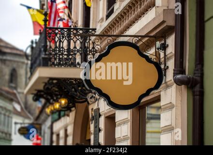 Mockup dei segni del marchio del negozio di strada. Spazio wmpty per il logo Foto Stock