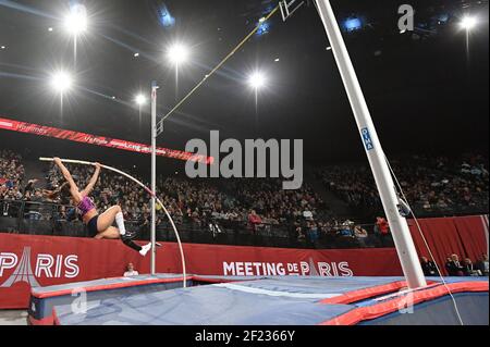 Katerina Stefanidi (GRE) compete sul Polo Vault delle Donne durante la riunione indoor di atletica di Parigi 2018, presso AccorHotels Arena (Bercy) a Parigi, Francia il 7 febbraio 2018 - Foto Stephane Kempinaire / KMSP / DPPI - Foto Stock