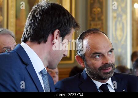 Tony Estanguet, presidente di Parigi 2024 e primo ministro francese Edouard Philippe durante la firma del protocollo di finanziamento comune per i Giochi Olimpici di Parigi 2024, il 14 giugno 2018 al Municipio di Parigi, Francia - Foto Philippe Millereau / KMSP / DPPI Foto Stock