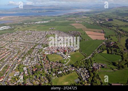 Vista aerea del lato Hawcoat di Barrow-in-Furness, tra cui Furness General Hospital e Barrow Cricket Club, che si affaccia a nord del Lake District Foto Stock