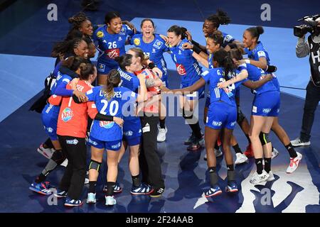 La squadra francese vince durante il Campionato europeo EHF Women's 2018, la partita finale di pallamano tra Russia e Francia il 16 dicembre 2018 presso la AccorHotels Arena di Parigi, Francia - Foto Philippe Millereau / KMSP / DPPI Foto Stock