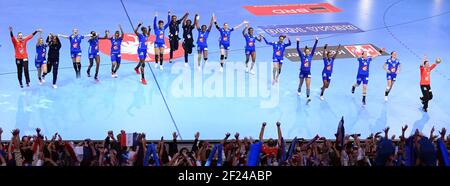 La squadra francese vince durante il Campionato europeo EHF Women's 2018, la partita finale di pallamano tra Russia e Francia il 16 dicembre 2018 presso la AccorHotels Arena di Parigi, Francia - Foto Philippe Millereau / KMSP / DPPI Foto Stock