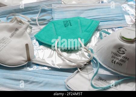 GERMANIA, Amburgo, corona pandemic, medico e FF P 2 maschere / Corona Pandemie, Verkauf von medizinischen und FFP2 Masken made in Germany oder China Foto Stock