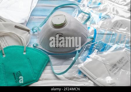 GERMANIA, Amburgo, corona pandemic, medico e FF P 2 maschere / Corona Pandemie, Verkauf von medizinischen und FFP2 Masken made in China Foto Stock