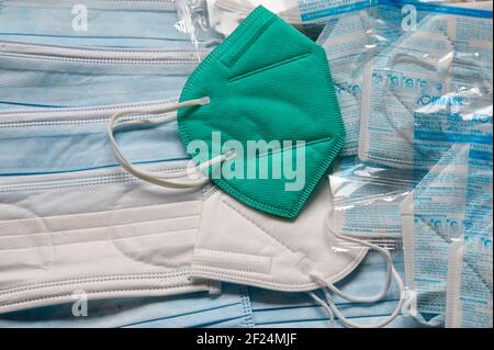 GERMANIA, Amburgo, corona pandemic, medico e FF P 2 maschere / Corona Pandemie, Verkauf von medizinischen und FFP2 Masken made in China Foto Stock