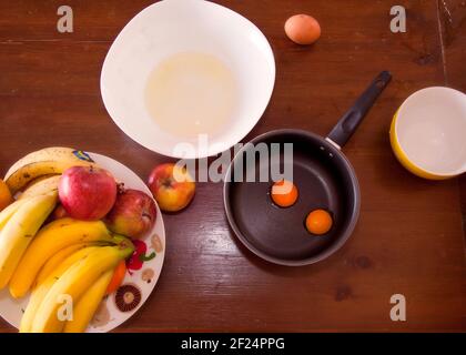 Ingredienti utilizzati per preparare un dessert Foto Stock