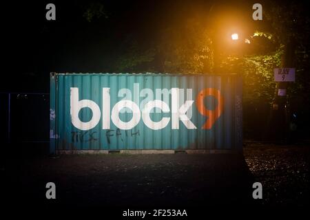 Vista generale di un contenitore di area del blocco 9 a Glastonbury 2105, Worthy Farm in Somerset Foto Stock