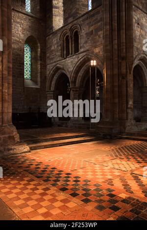 Interno del Brinkburn Priory rovina Foto Stock