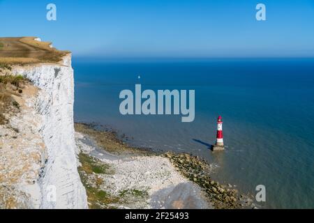 Testa BEACHEY, SUSSEX/UK - Luglio 23 : Vista del faro di Beachy Head in East Sussex sulla luglio 23, 2018 Foto Stock