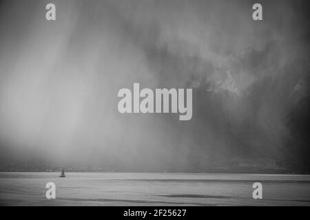 Tempesta passando sopra il Lago di Ginevra Foto Stock