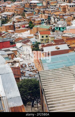 MEDELLIN, COLOMBIA - 12 SETTEMBRE 2019: Comuna 13 a Medellin, Colombia. Un tempo conosciuto come Barrio più pericoloso di Colombias, oggi il tour dei graffiti è uno di