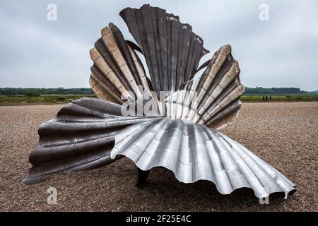 Maggi Hambling la dentellatura 2003 Scultura sulla spiaggia di Aldeburgh Foto Stock