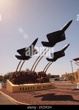 Ingresso al Pima Air and Space Museum di Tucson, Arizona. La struttura dispone di centinaia di aeromobili esposti all'aperto e al chiuso. Foto Stock