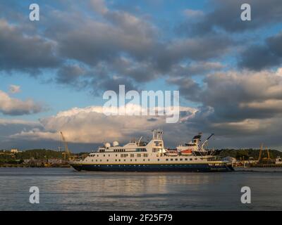 BORDEAUX/FRANCIA - SETTEMBRE 18 : Nationalgeographic Orion Cruising lungo il fiume Garonne Francia il 18 settembre 2016 Foto Stock