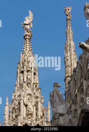 MILANO, ITALIA/EUROPA - FEBBRAIO 23 : dettaglio dello skyline del Duomo di Milano il 23 febbraio 2008 Foto Stock