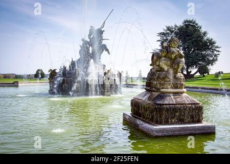 Fontana classica di Witley Court Foto Stock