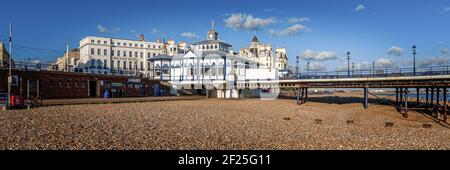 EASTBOURNE, EAST SUSSEX/UK - gennaio 28 : Vista di Eastbourne Pier in East Sussex on gennaio 28, 2019 Foto Stock