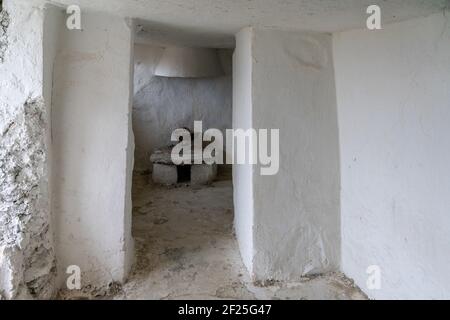 Una vista interna delle grotte e delle case di Arguedas Foto Stock