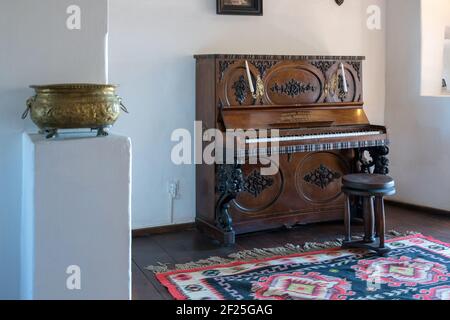 BRAN, TRANSILVANIA/ROMANIA - SETTEMBRE 20 : Vista di un pianoforte nel Castello di Dracula a Bran Transilvania Romania il 20 settembre 20 Foto Stock