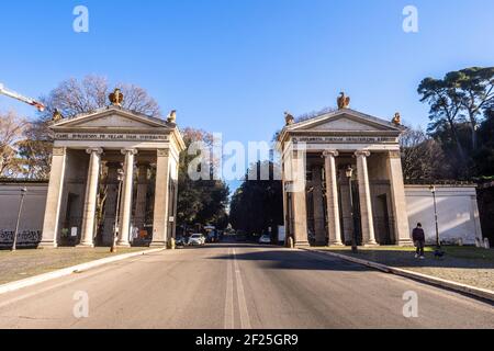 Ingresso monumentale a Villa Borghese da piazzale Flaminio - Roma, Italia Foto Stock