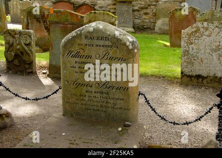 Una pietra commemorativa sacra alla memoria di William Burns, padre di Robert Burns, Alloway Old Kirk, Ayrshire, Scozia Foto Stock