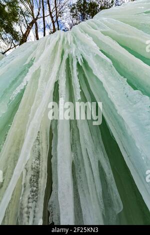 Formazioni di ghiaccio nel mese di febbraio lungo la CR 510 a nord-ovest di Marquette, Michigan, USA Foto Stock