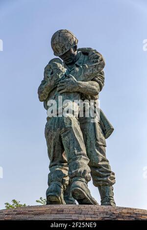 Seoul, Corea del Sud. 27 maggio 2017. La Statua dei Fratelli raffigura due fratelli che si incontrano in un campo di battaglia. Foto Stock