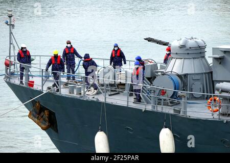 ODESA, UCRAINA - 10 MARZO 2021 - i militari sono visti a bordo di una delle navi della NATO permanente contromisure Mine Gruppo due (SNMCMG2) al porto di Odesa, Ucraina meridionale. Credit: Ukrinform/Alamy Live News Foto Stock