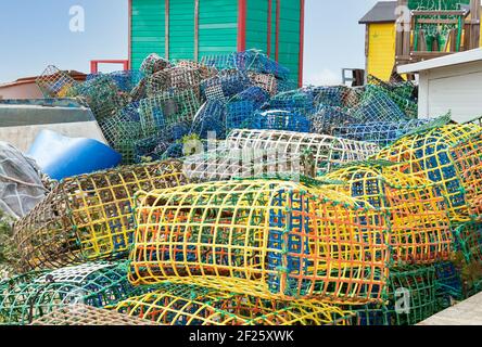 Trappole di aragosta e altre trappole di pesca Foto Stock