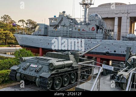 Seoul, Corea del Sud. 27 maggio 2017. Replica di PKM-357 che è stato affondato nella seconda battaglia di Yeonpyeong al memoriale di guerra del Museo della Corea. Foto Stock