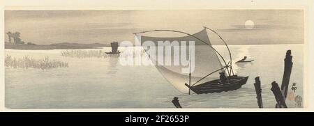 Vissersboten bij volle maan.calm più alla luna piena con una barca da pesca con grande vela in primo piano, sullo sfondo una barca a remi e la seconda barca da pesca. Foto Stock