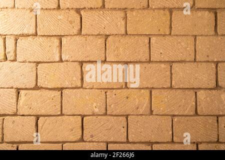 muro costruito di blocchi di pietra di tufo Foto Stock