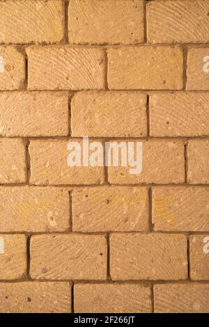 muro costruito di blocchi di pietra di tufo Foto Stock