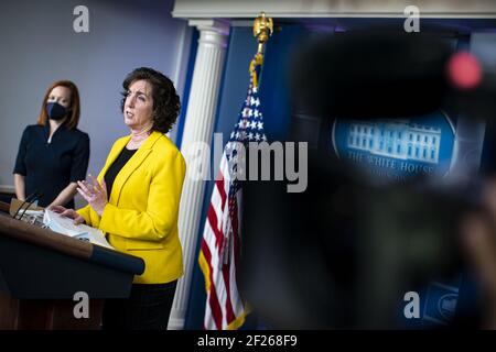 Washington, Stati Uniti. 10 marzo 2021. Roberta Jacobson, coordinatrice del confine sud-ovest del Consiglio Nazionale di sicurezza della Casa Bianca, parla durante una conferenza stampa nella Sala di Briefing per la stampa di James S. Brady presso la Casa Bianca di Washington, DC mercoledì 10 marzo 2021. Foto di al Drago/UPI Credit: UPI/Alamy Live News Foto Stock