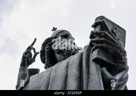 Statua monumentale in bronzo del vescovo Gregorio di Nin, Grgur Ninski creata nel 1929 da Ivan Mestrovic a Spalato, Croazia Foto Stock